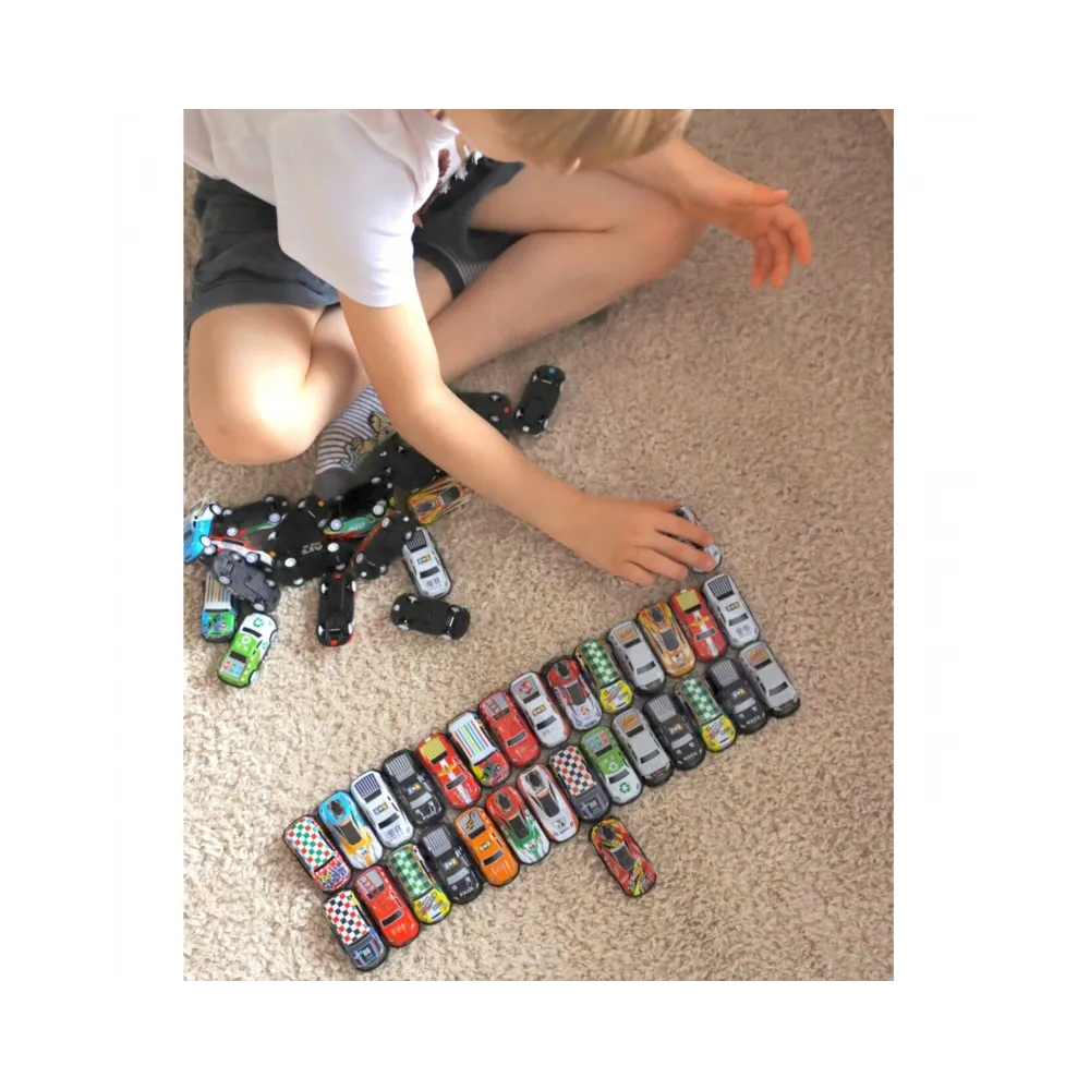 Wygodny kuferek z rączką na autka