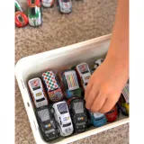 Zabawa z autkami rozwija wyobraźnię dziecka