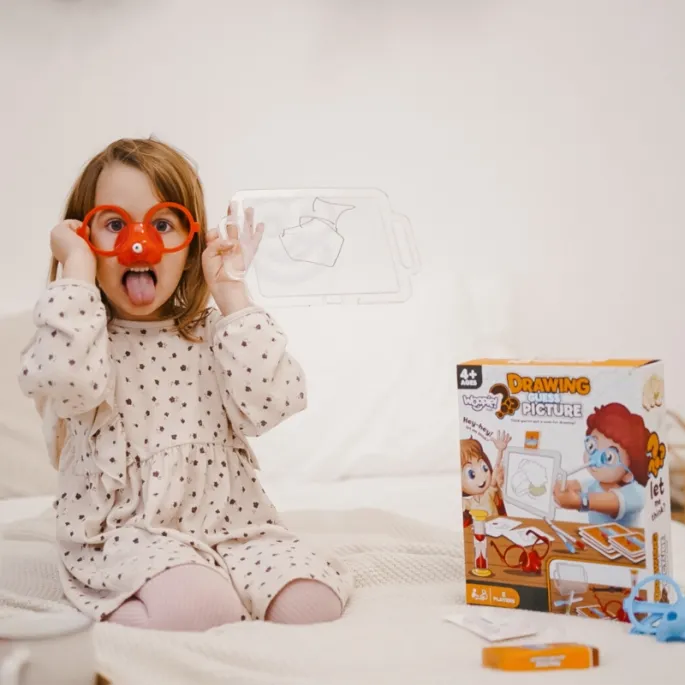 Niezwykłe okulary z markerem do rysowania noskiem w kalamburach