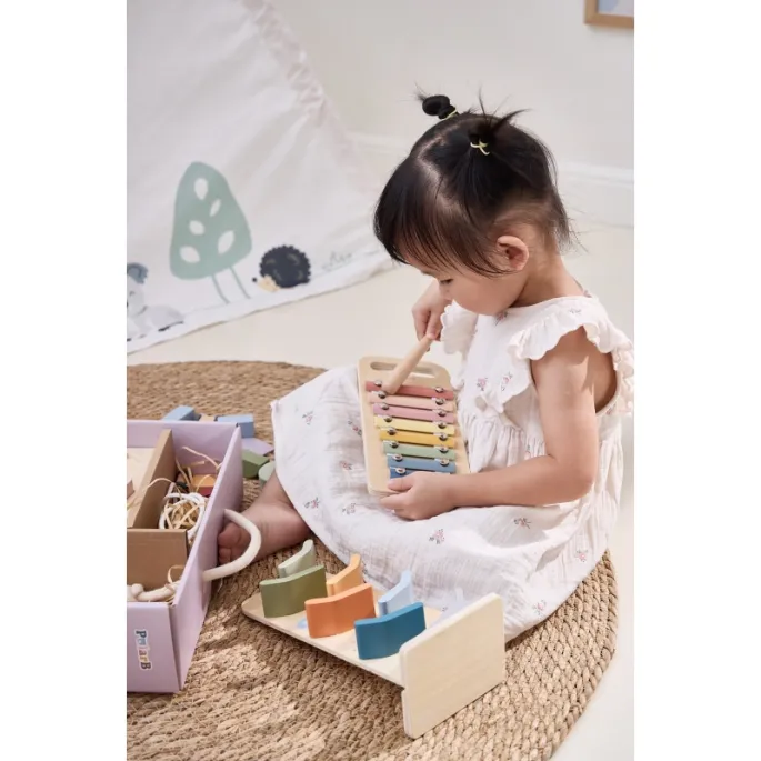 Zjeżdżalnia z samochodzikami rozwijająca koordynację ręka-oko