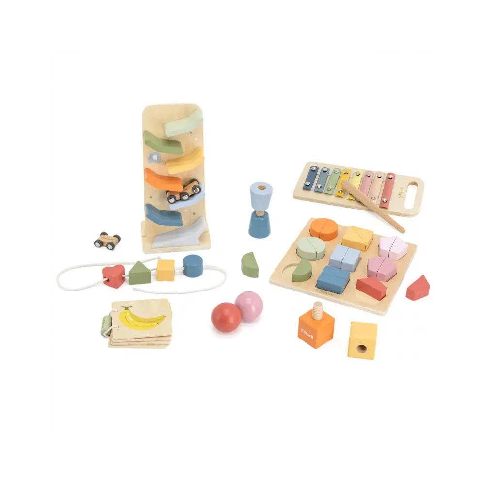 Pudełko z rączką z akcesoriami do ćwiczenia motoryki małej