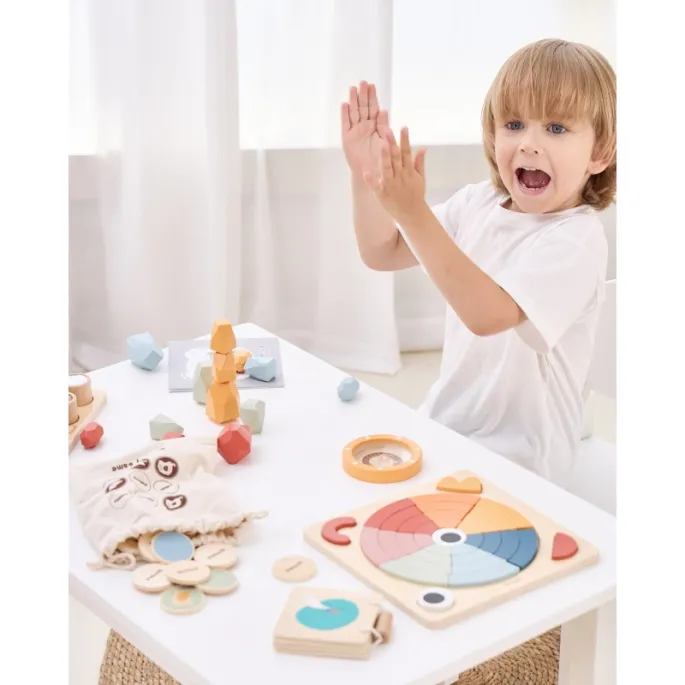 Drewniana książeczka wprowadzająca w świat emocji