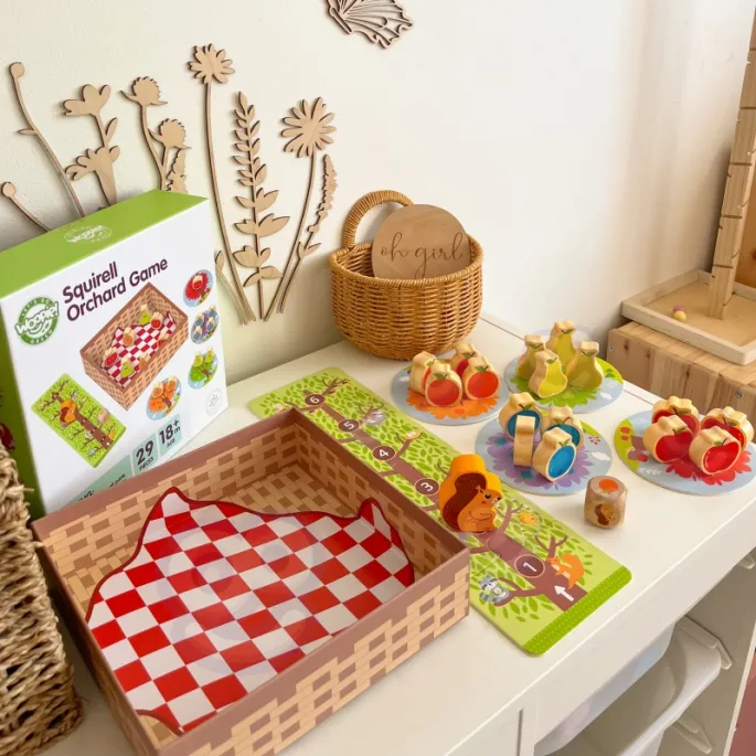 Kolorowe owoce do zbierania w grze Wiewiórka w Sadzie.