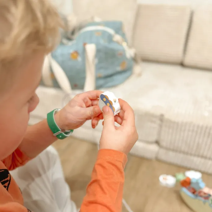 Drewniana zabawka rozwijająca zdolności manualne