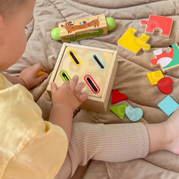 Sensoryczne zabawki Montessori w zestawie Tooky Toy