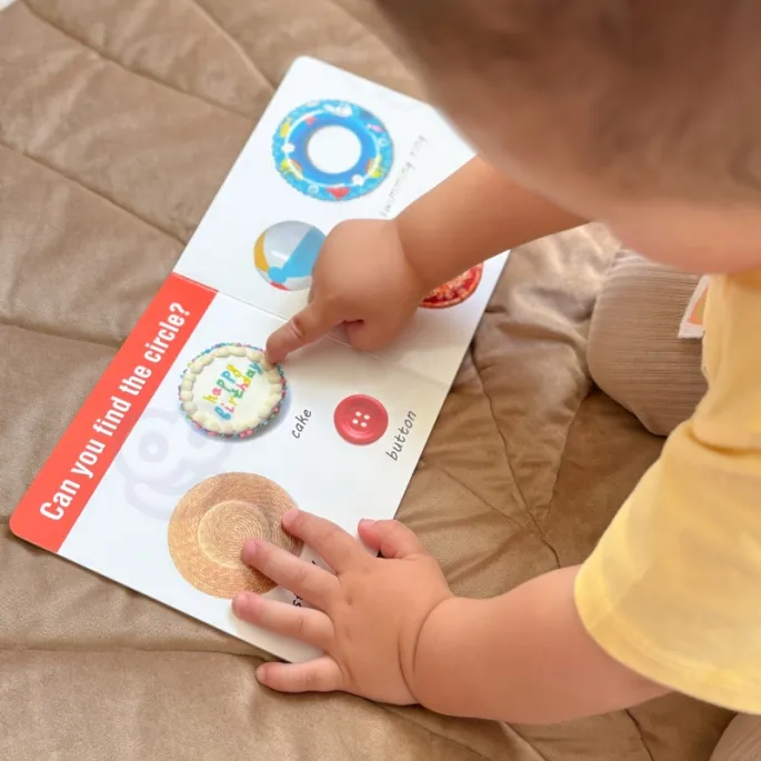 Książeczka kształty w zestawie Tooky Toy dla najmłodszych