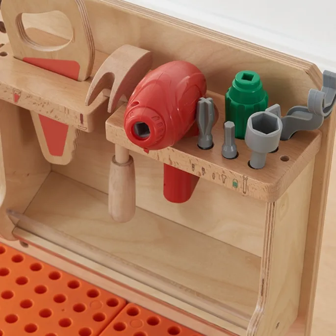 Drewniane klocki i narzędzia dla małych budowniczych