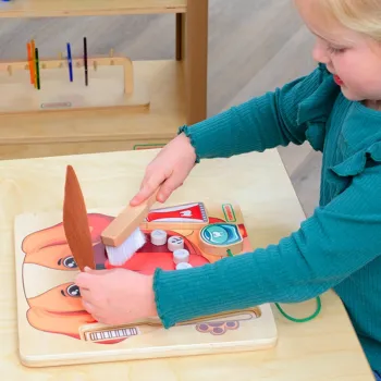 Zabawka Montessori rozwijająca motorykę u dzieci.