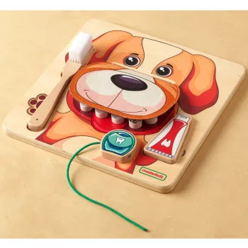 Nauka higieny jamy ustnej przez zabawę z psem.