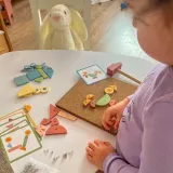 WOOPIE GREEN Drewniana Przybijanka z Młotkiem Układanka 20 wzorów 82 el.