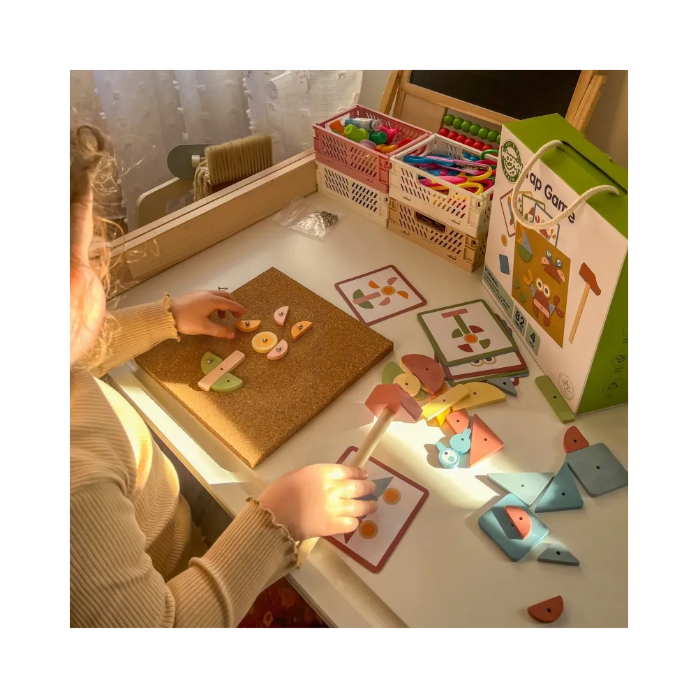 WOOPIE GREEN Drewniana Przybijanka z Młotkiem Układanka 20 wzorów 82 el.