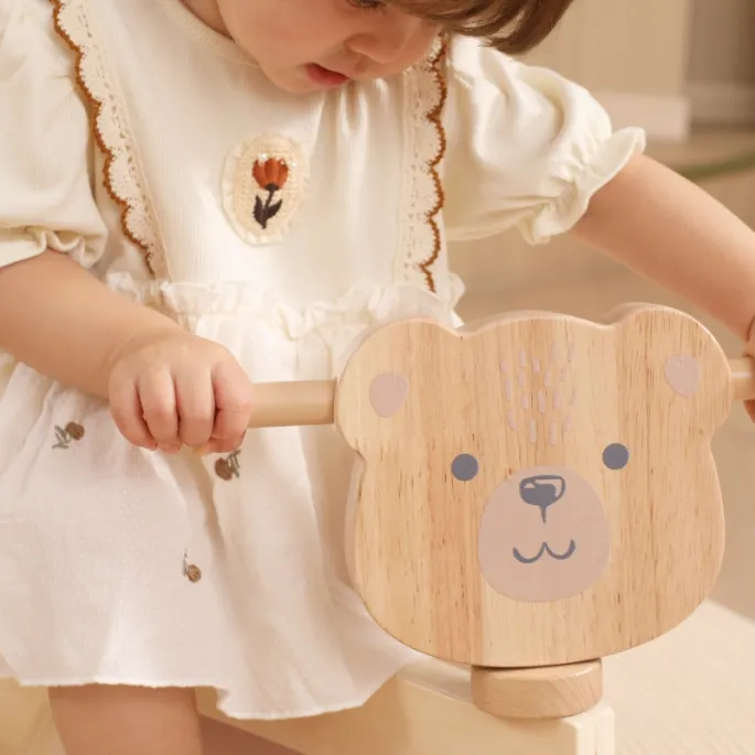 Ciche koła EVA w drewnianym jeździku VIGA