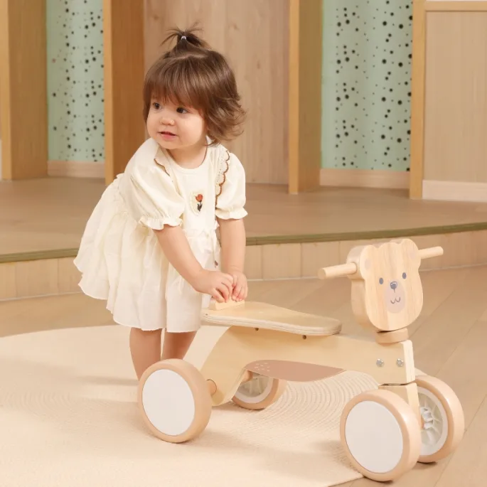 Trójkołowy jeździk z miskiem dla aktywnej zabawy