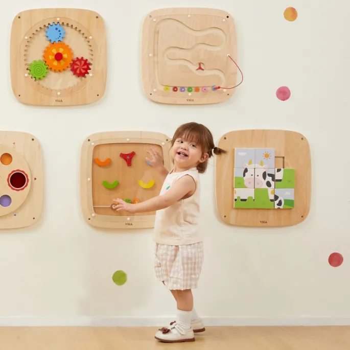 Zabawkowa tablica ścienna dla dzieci