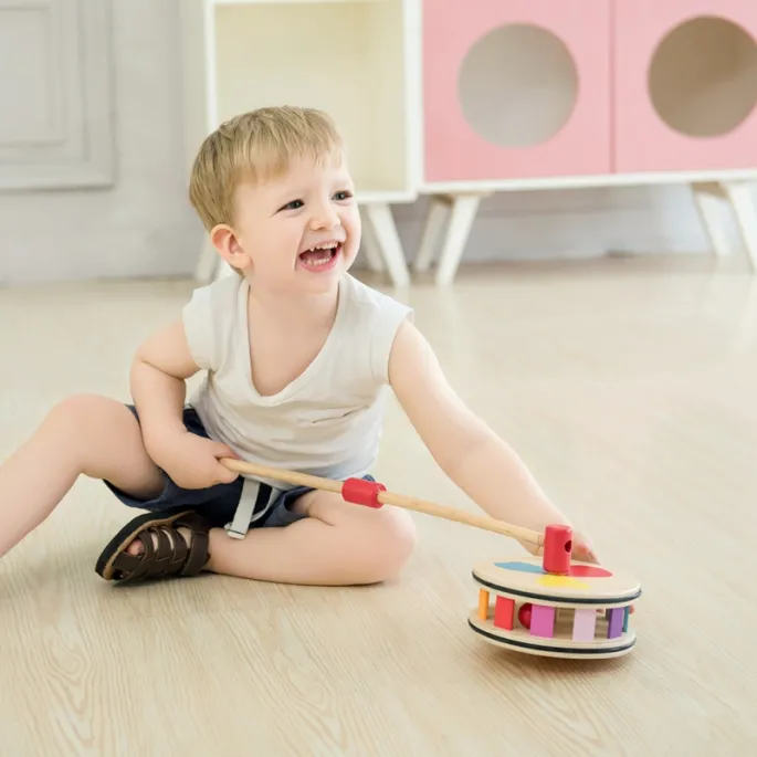 Zabawka sensoryczna z gumowanymi kółkami dla niemowląt