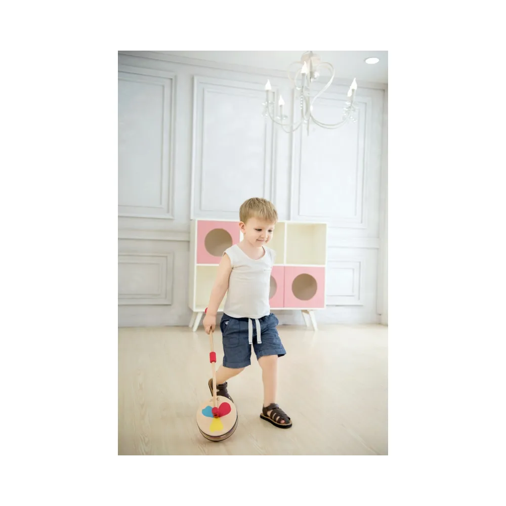 Bezpieczny pchacz z drewna z efektem tęczowym i delikatnym dźwiękiem