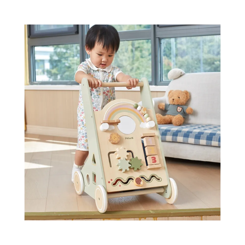 Drewniany chodzik z tęczowymi koralikami do zabawy