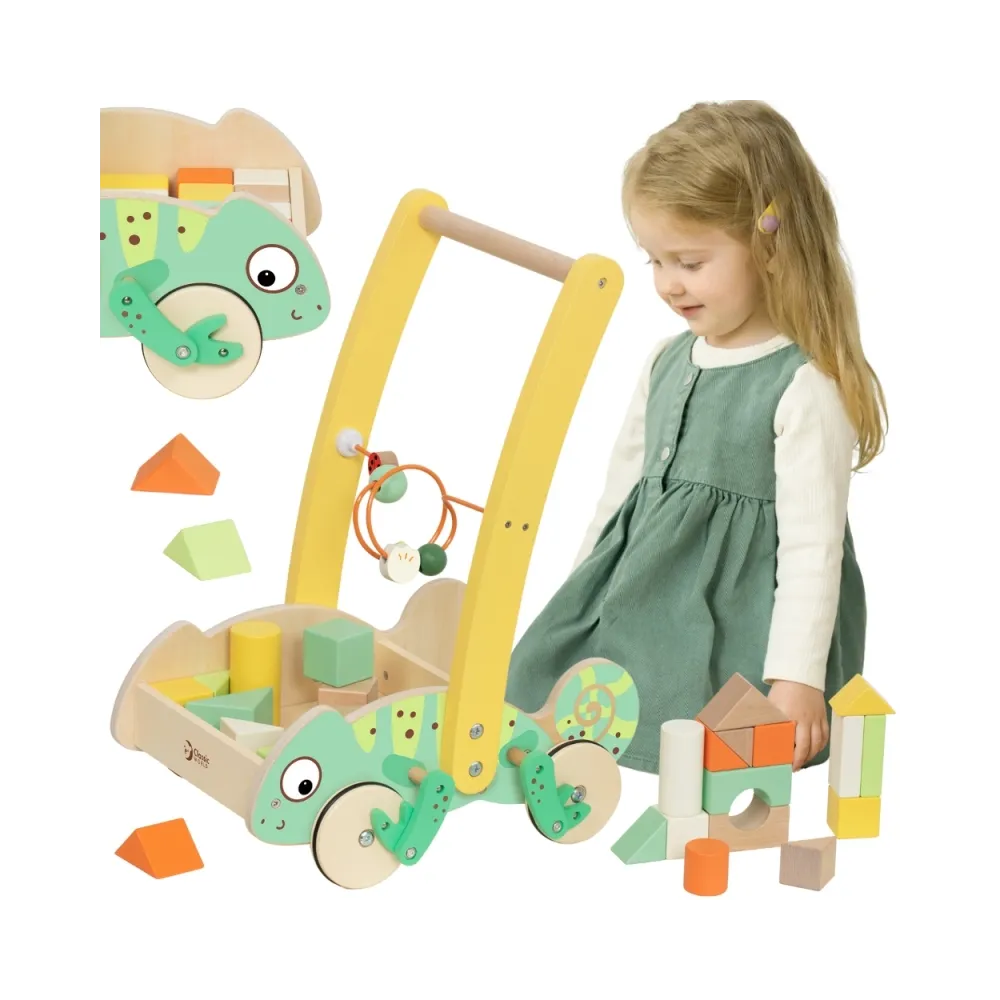 Drewniany pchacz w pastelowych kolorach.