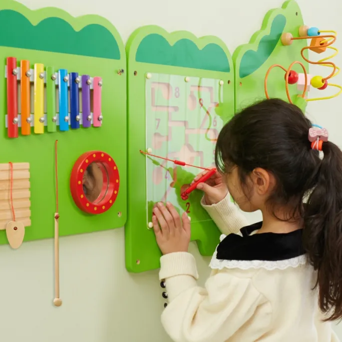 Krokodyl z elementami do nauki dla maluchów