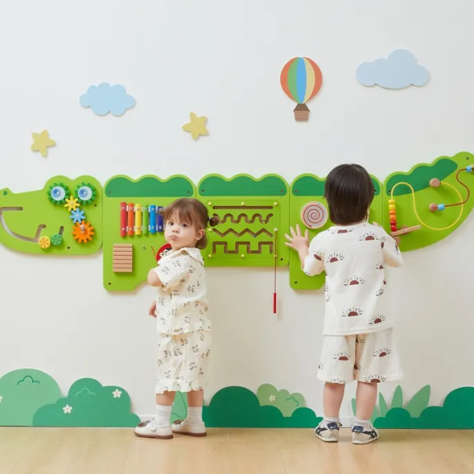 Krokodyl z panelami muzycznymi i labiryntami dla maluchów