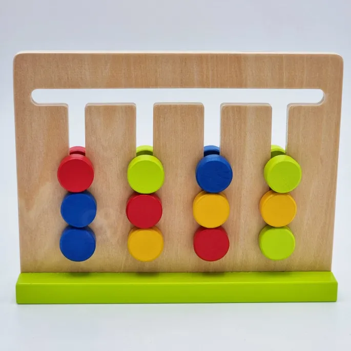 Zestaw z drewnianą ramą i kartami do kreatywnej zabawy.