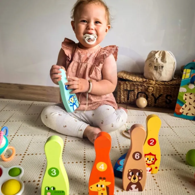 Kolorowe kręgle do zabawy z piłką