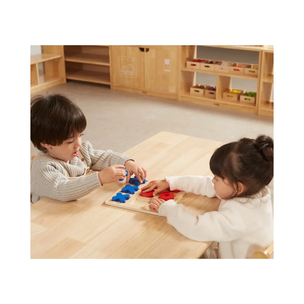 Przestronna plansza do gry w kółko i krzyżyk