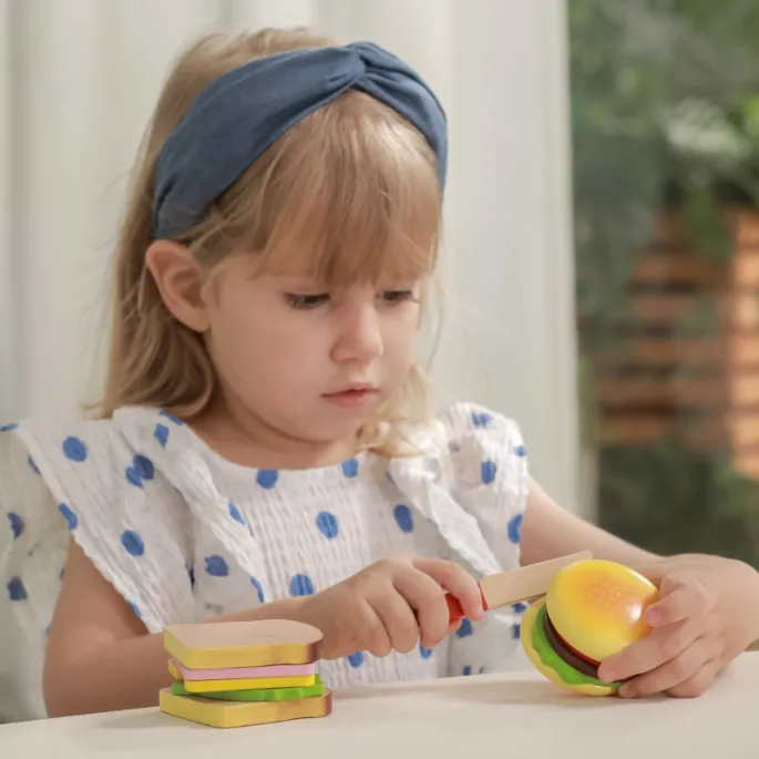 Kreatywna zabawa w kuchni z realistycznymi akcesoriami