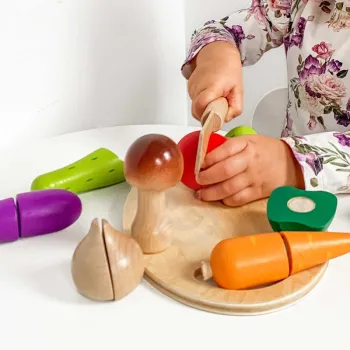 Zestaw do krojenia warzyw z drewnianą deską