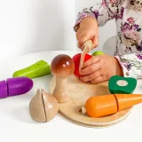 Zestaw do krojenia warzyw z drewnianą deską