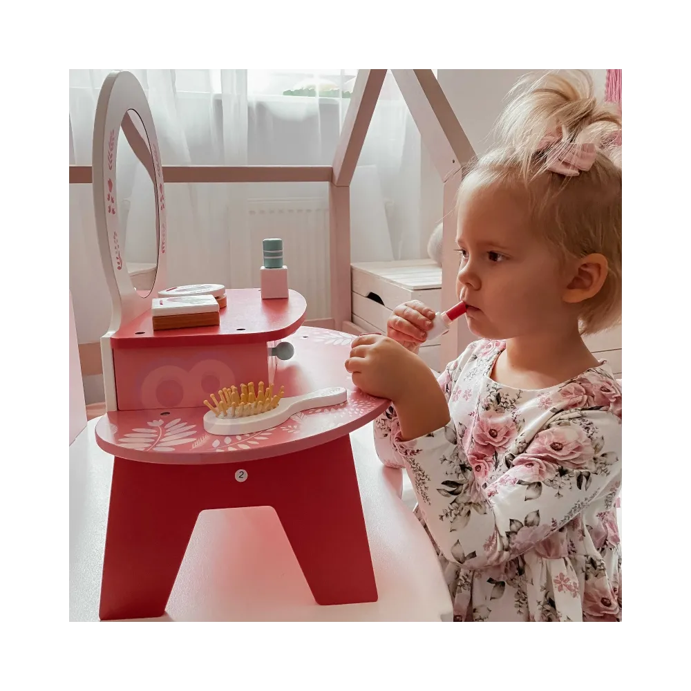 Kreatywna zabawa w makijaż z różową toaletką Tooky Toy