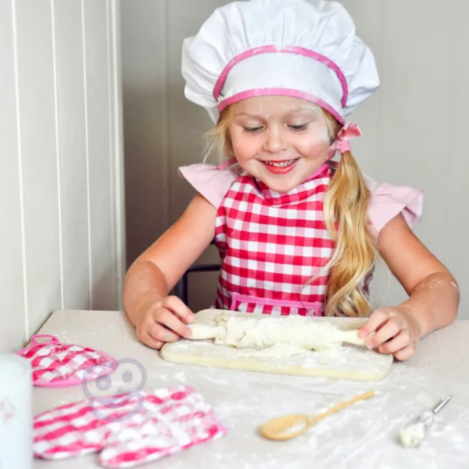 Fartuszek i rękawica kuchenna dla kreatywnego gotowania dzieci.