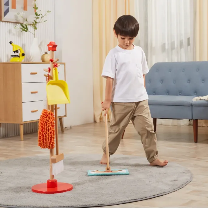 Drewniane akcesoria do zabawy w sprzątanie