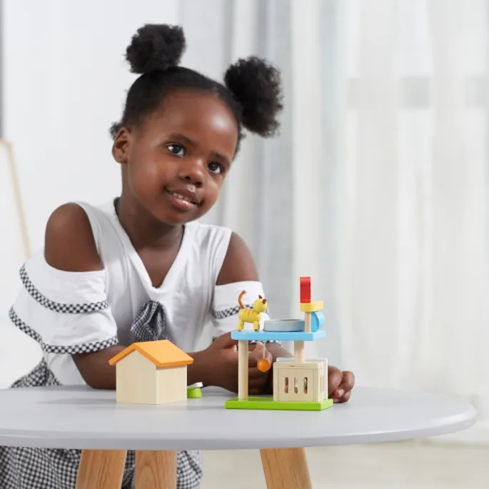 Drewniany plac zabaw z domkami i zwierzętami VIGA