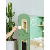 Stylowa kuchnia vintage z funkcjonalnym zlewem i kuchenką