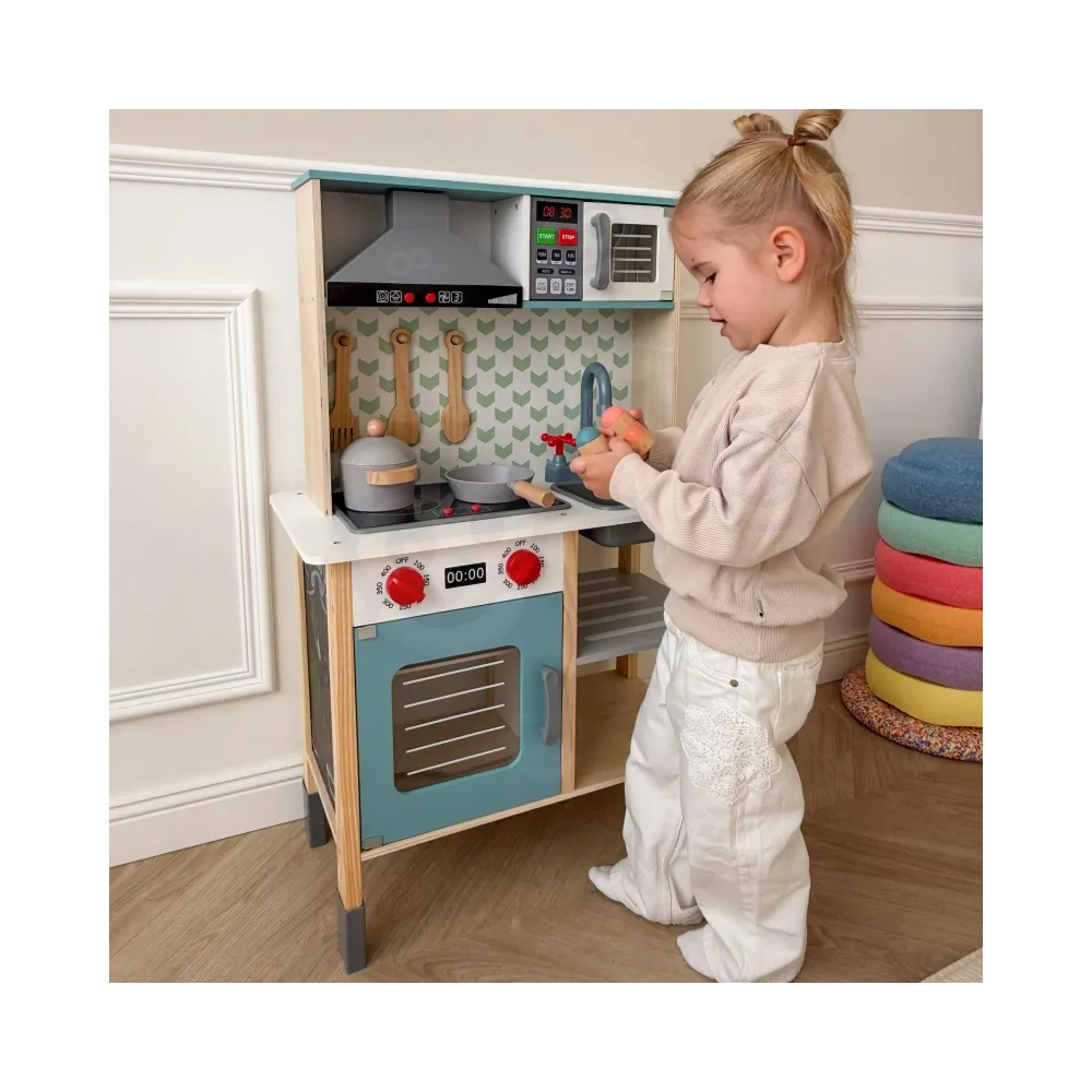 Nowoczesna kuchnia z piekarnikiem i płytą indukcyjną