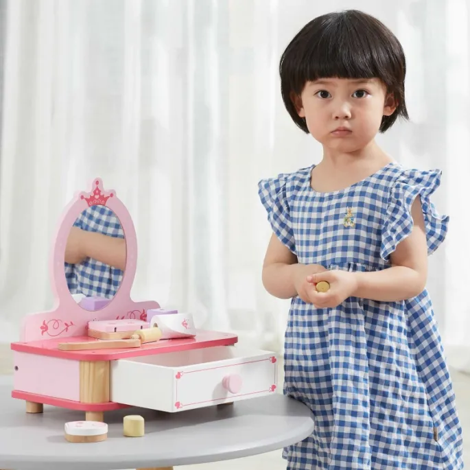 Stylowa toaletka do zabawy w makijaż dla małych kreatorek