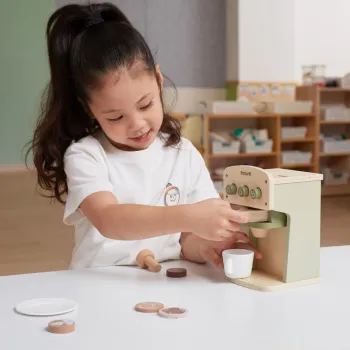 Drewniany ekspres do kawy z akcesoriami dla maluchów