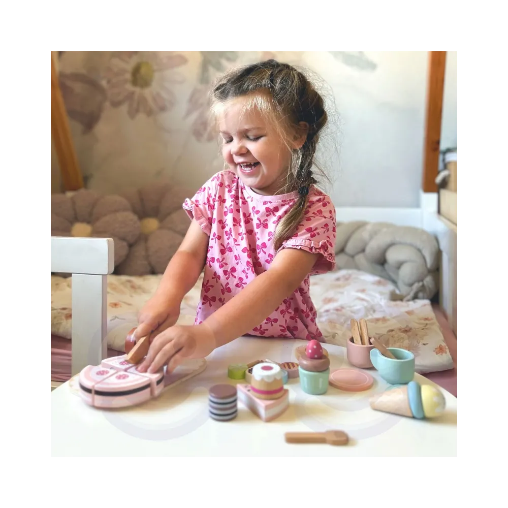 Kolorowe torty i babeczki w zestawie TOOKY TOY Sweet Cake.