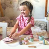 Kolorowe torty i babeczki w zestawie TOOKY TOY Sweet Cake.