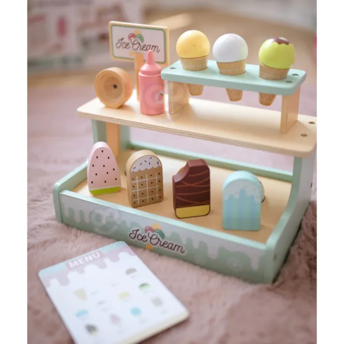 Bezpieczny drewniany zestaw lodów do zabawy dla maluchów.