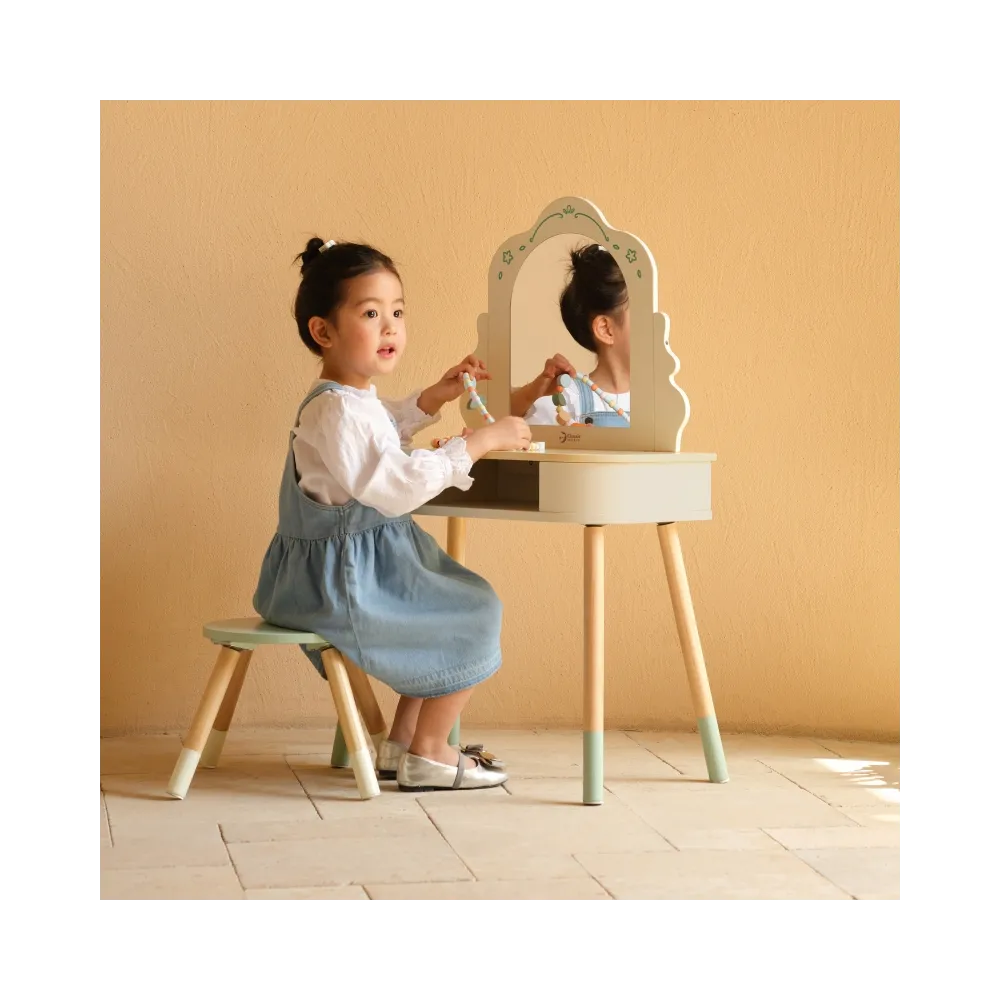 Zestaw toaletki z akcesoriami dla małych dziewczynek