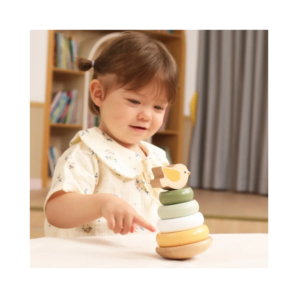 Rozwojowa piramidka dla małych dzieci z bezpiecznymi krawędziami