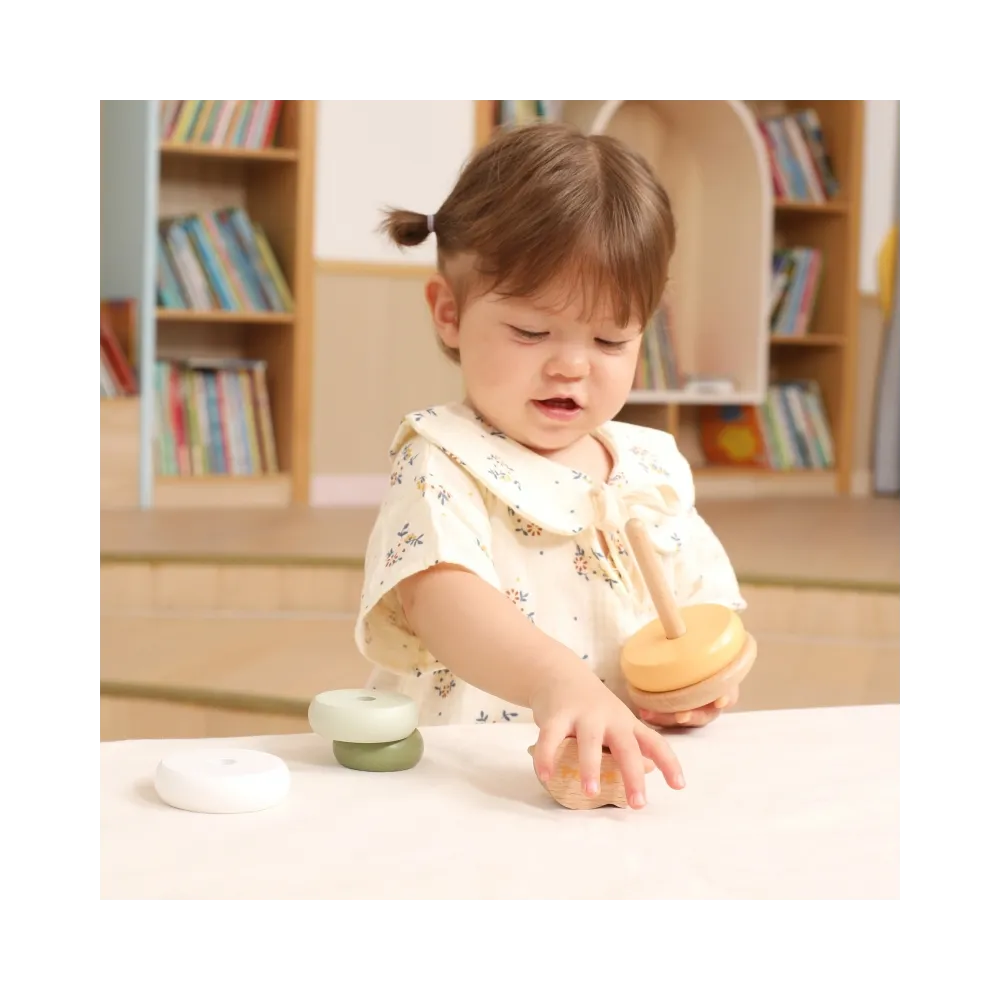 Piramidka edukacyjna do ćwiczenia koordynacji wzrokowo-ruchowej