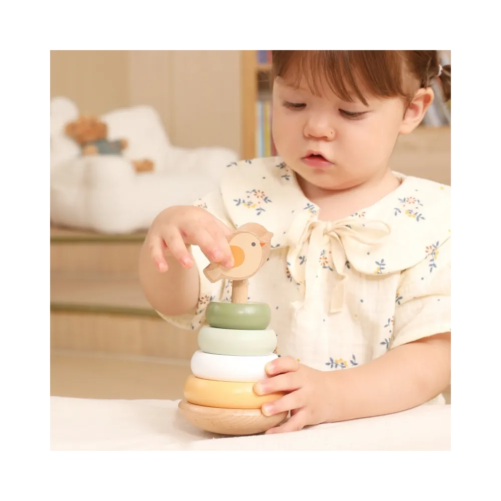 Estetyczne opakowanie drewnianej piramidy dla najmłodszych