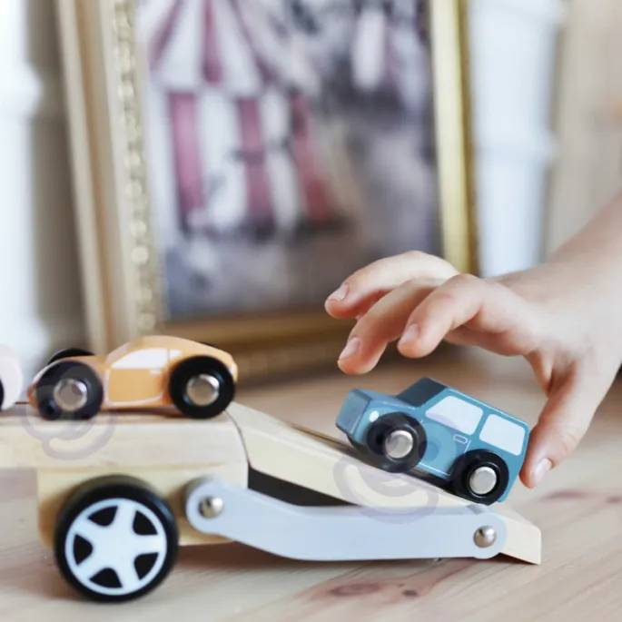 Kolorowe auta na lawecie dla najmłodszych