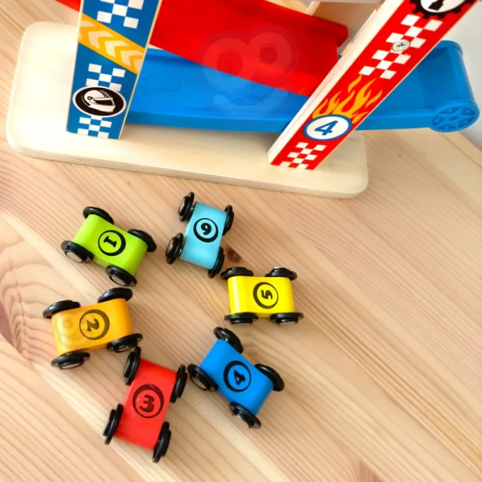 Zjeżdżalnia dla samochodów z certyfikatami bezpieczeństwa.