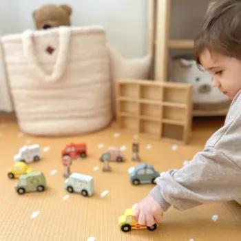 TOOKY TOY Zestaw Drewnianych Pojazdów i Znaków Drogowych w Pudełku