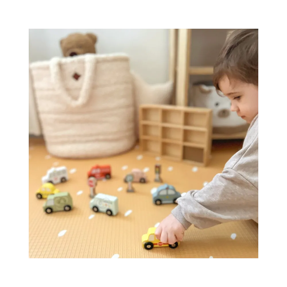 TOOKY TOY Zestaw Drewnianych Pojazdów i Znaków Drogowych w Pudełku