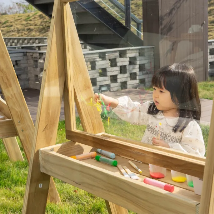 Bezpieczna sztaluga z pleksy do malowania